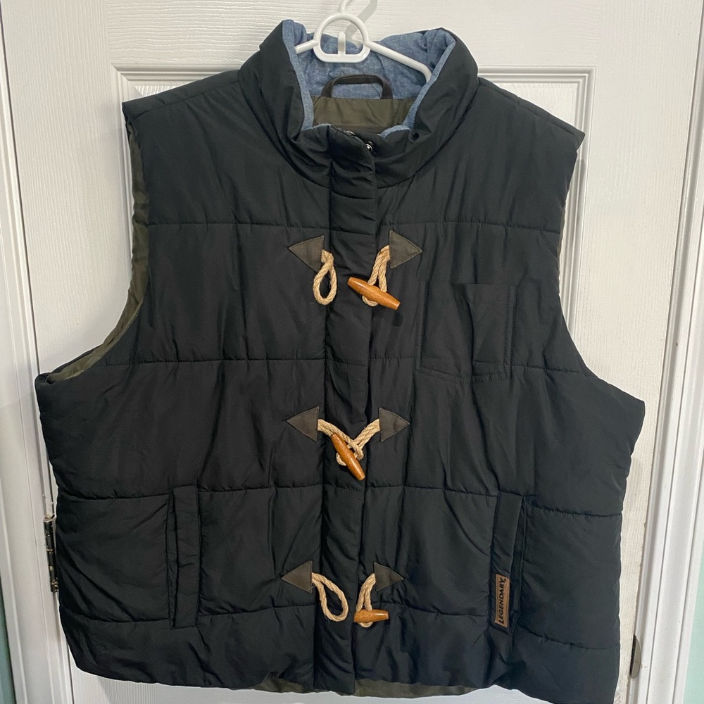 2x black vest